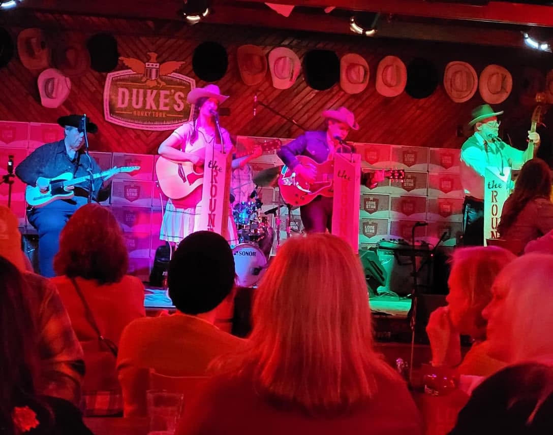 Live Music with The RoundUps